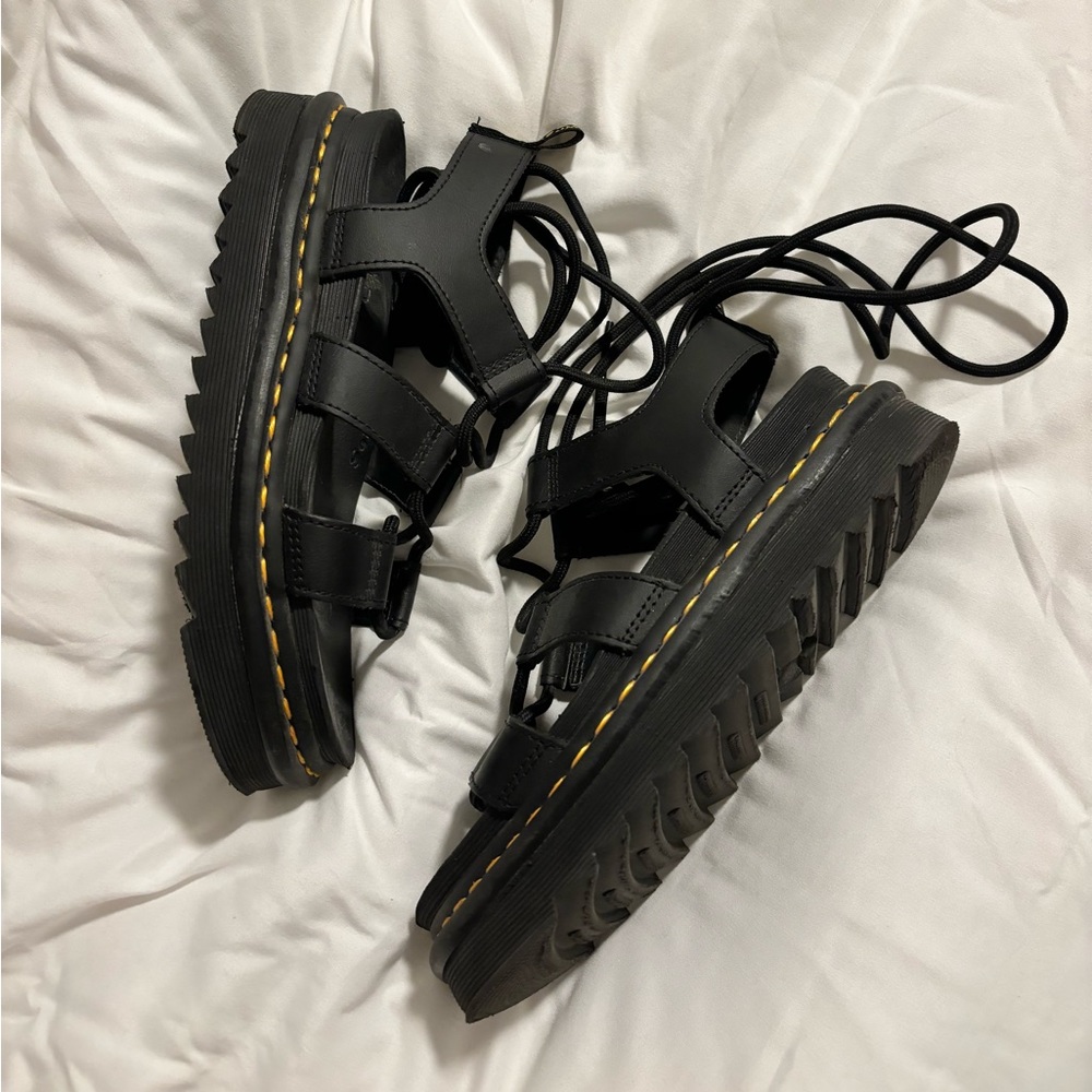 nartilla dr.martens sandals